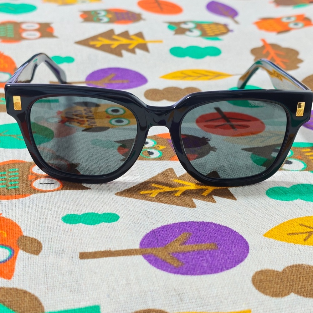 Louis Vuitton Black Frame Sunglasses with Brown Lenses and Gold Accents - Picture 2 of 9